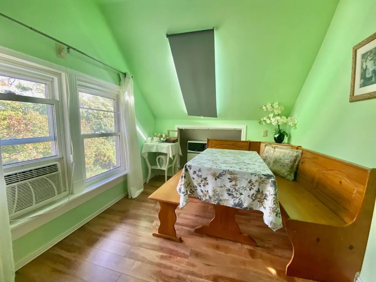 Cozy 1-Bedroom Loft With Falls View 4Mins To Falls Niagara Falls